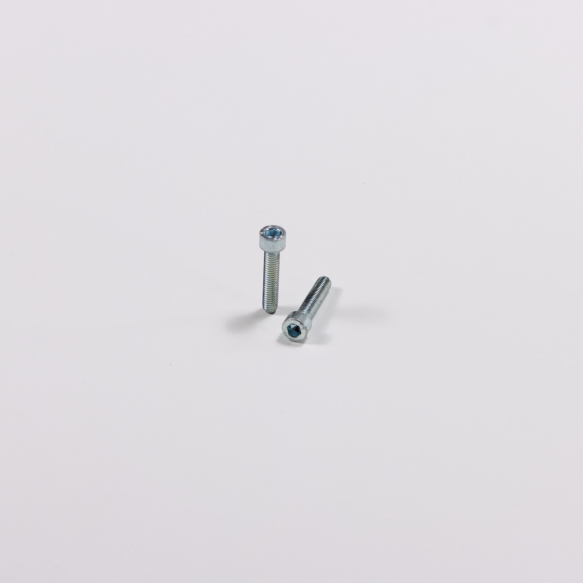 Tornillo cilíndrico M6 x 30 8.8 galvan.