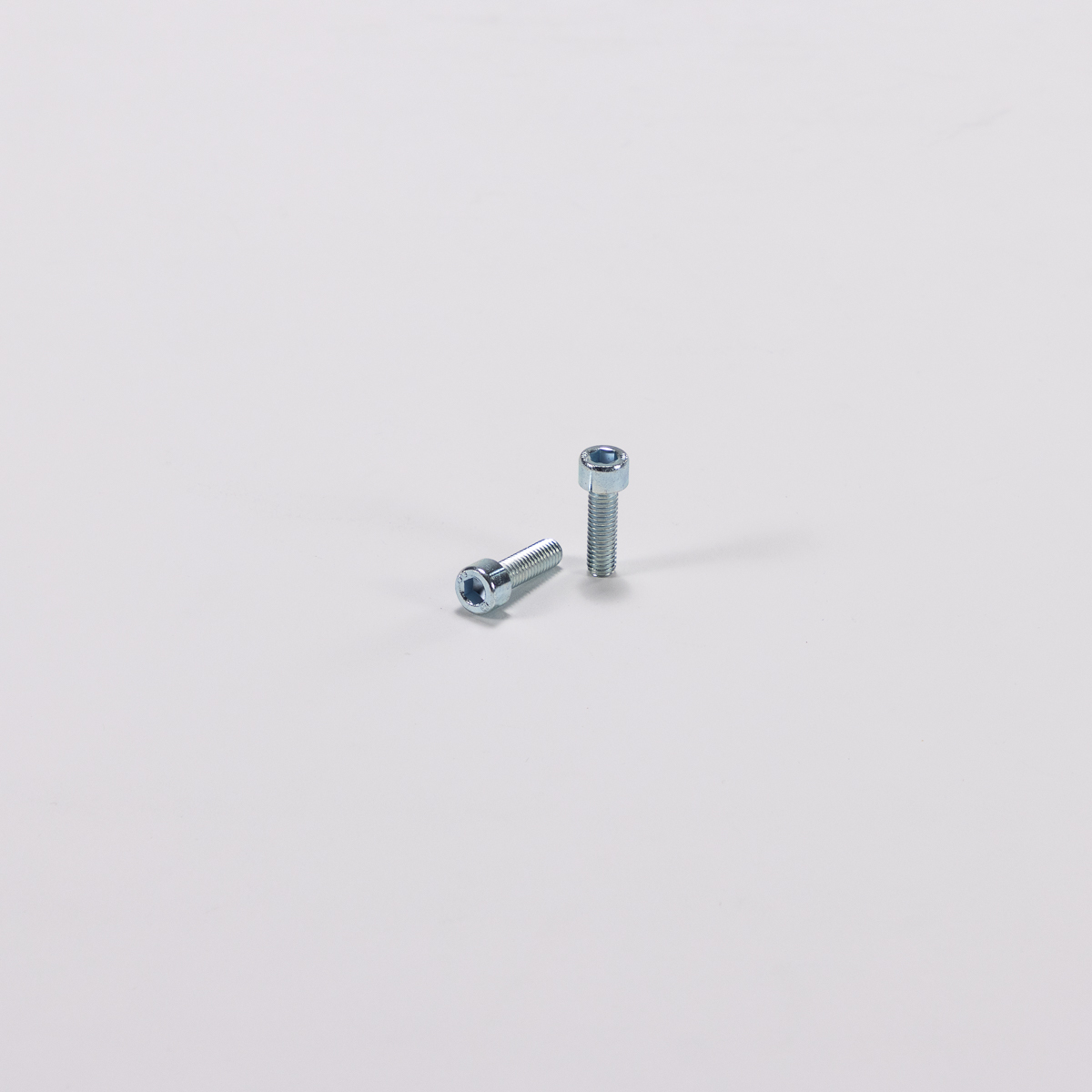 Tornillo cilíndrico M6 x 20 8.8 galvan.